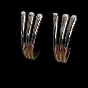 Vintage 1980 Avon Clip Hoop Earrings Gentle Contour Silver Tone with Box NEW